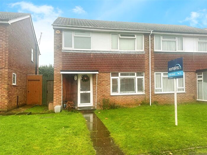 3 Bedroom Semi-Detached House For Sale In Grafton Close, George Green, Slough, SL3