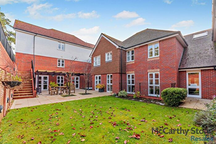 2 Bedroom Flat For Sale In Ridgeway Court, Mutton Hall Hill, Heathfield, TN21