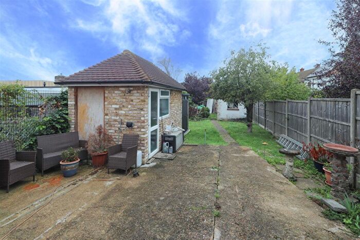 2 Bedroom Detached House For Sale In Royal Lane, Hillingdon, UB8
