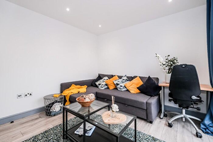1 Bedroom Flat To Rent In St. Barnabas Road, Woodford Green, Essex, IG8