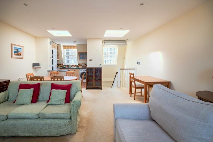 3 Bedroom Flat To Rent In Tachbrook Street, London, SW1V