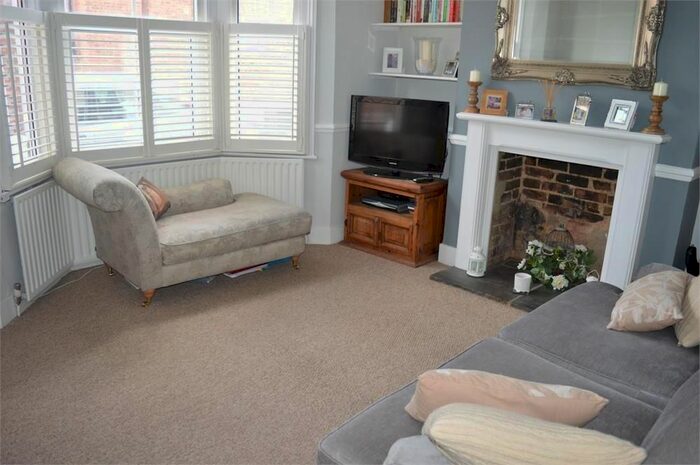1 Bedroom Flat To Rent In Mafeking Avenue, Brentford, TW8