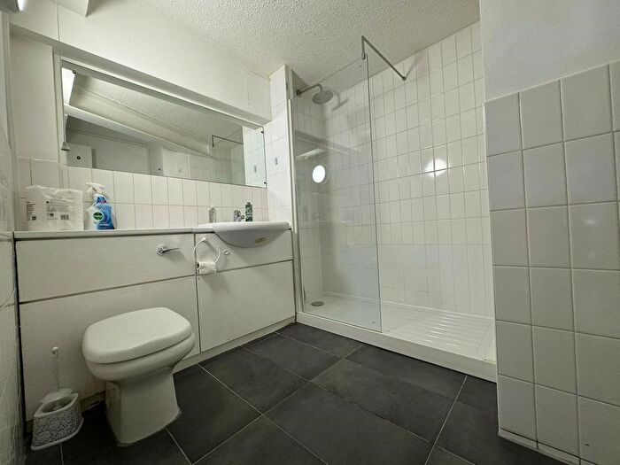 1 Bedroom Flat To Rent In York Way, King's Cross, London, N1