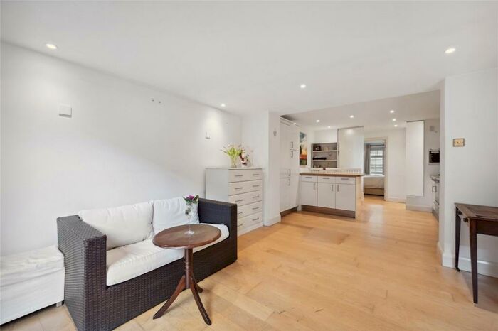 2 Bedroom Apartment To Rent In Gunter Grove, London, SW10