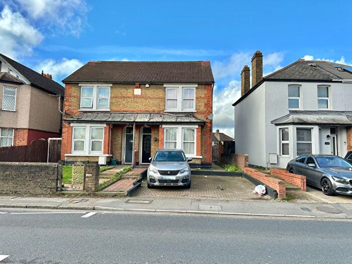 3 Bedroom Semi Detached House To Rent In Dawley Road, Hayes, UB3