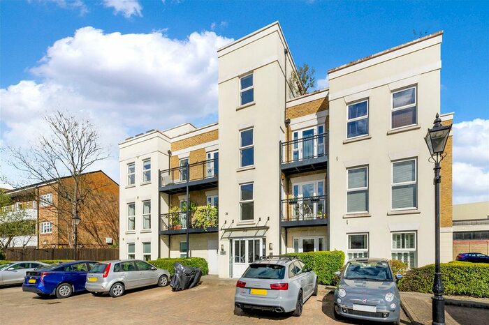 1 Bedroom Flat To Rent In Churchill Court, Wadham Mews, SW14