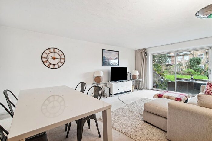 3 Bedroom Flat To Rent In Whistlers Avenue, Morgans Walk, SW11