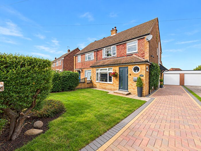 3 Bedroom Semi-detached House For Sale In The Avenue, Chinnor, Oxfordshire, OX39