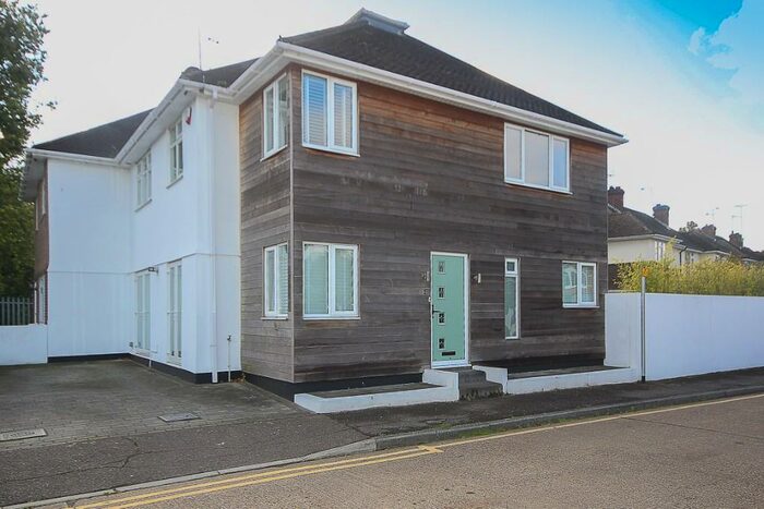 4 Bedroom Semi-Detached House To Rent In Abbots Close, Brentwood, Essex, CM15