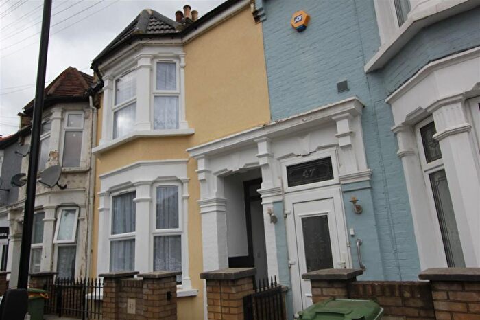 6 Bedroom Terraced House To Rent In Grosvenor Road, Forest Gate, E7