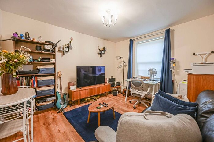 1 Bedroom Flat To Rent In Old Castle Street, Aldgate, London, E1