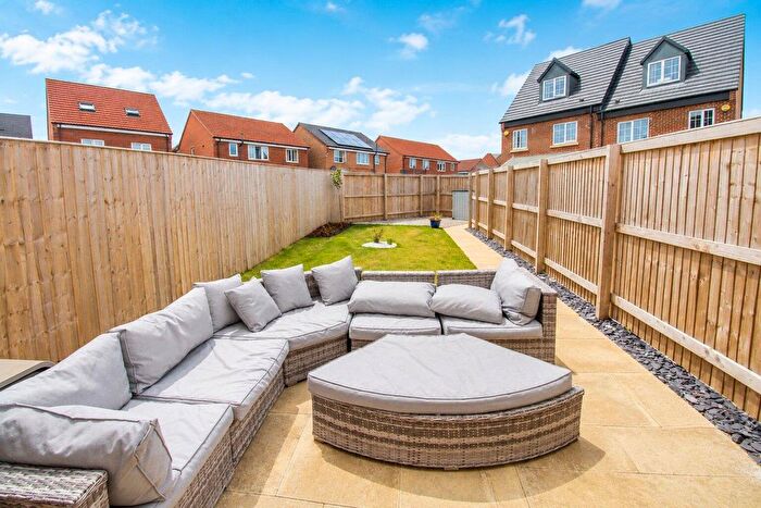 3 Bedroom Town House For Sale In Knight Street, Pontefract, WF8