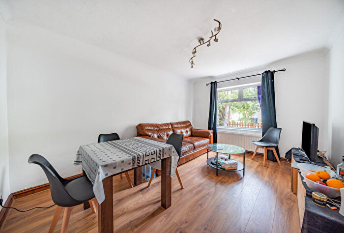 2 Bedroom Maisonette For Sale In Townsend Court, Townsend Lane, Kingsbury, London, NW9