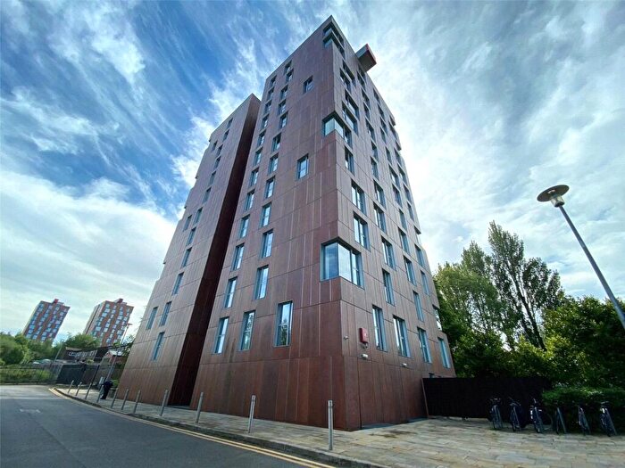 1 Bedroom Apartment To Rent In Emmeline - Three Towers, Manchester City Centre, Manchester, M40