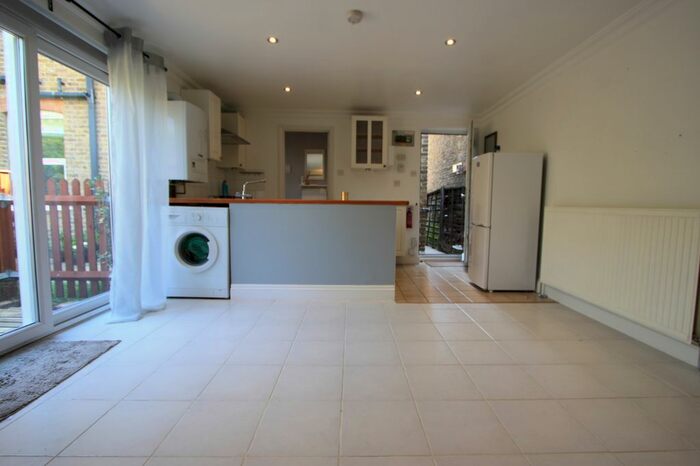 Studio To Rent In Arragon Gardens, Streatham/Norbury, SW16