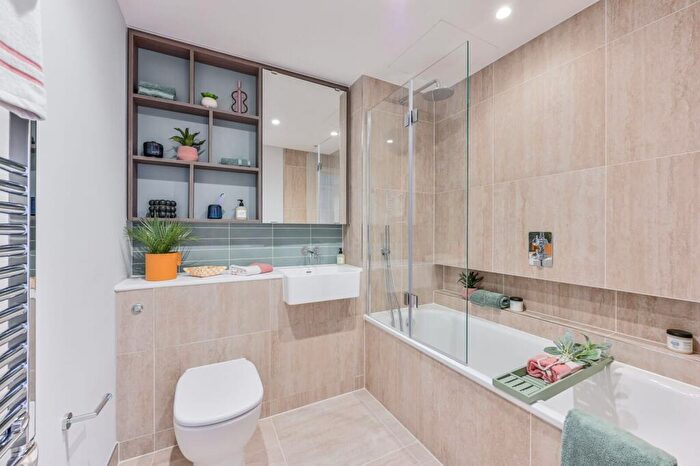3 Bedroom Flat For Sale In Oval Village, Oval, SE11