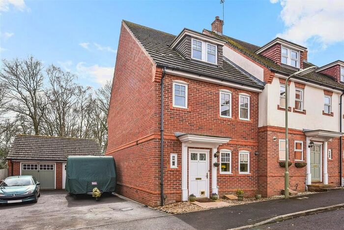 4 Bedroom End Of Terrace House For Sale In Blythe Close, Enham Alamein, Andover, SP11