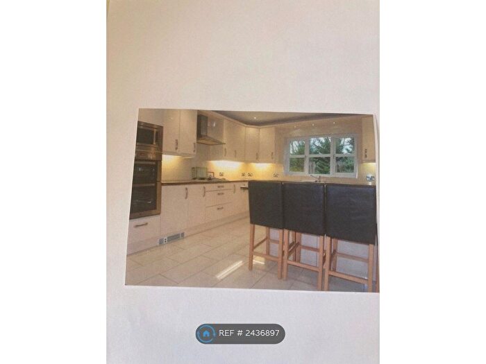 3 Bedroom Bungalow To Rent In Leaside Avenue, Oldham Lancashire, OL1