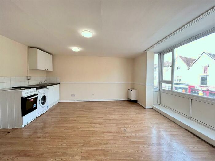 4 Bedroom Maisonette To Rent In High Street, Ware, SG12