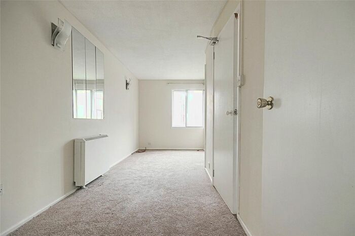 2 Bedroom Flat To Rent In Pycroft Way, London, N9