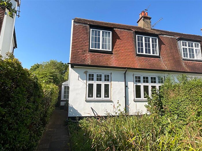 3 Bedroom Semi Detached House For Sale In Horse Shoe Green, Sutton, Surrey, SM1