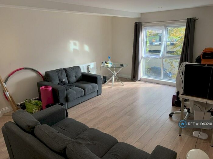 2 Bedroom Flat To Rent In Moorland Hall, Leeds, LS3