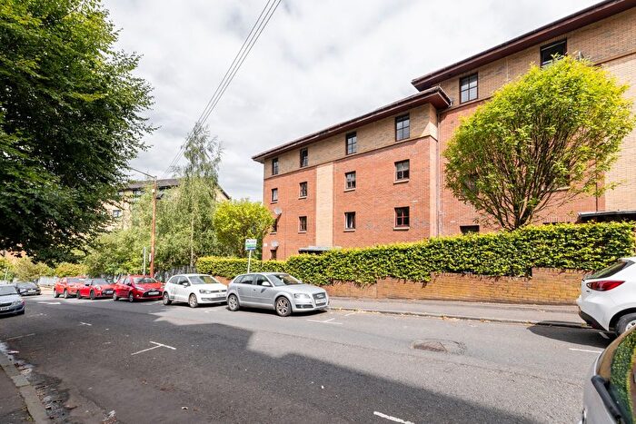 2 Bedroom Flat For Sale In Oban Drive, Glasgow, G20