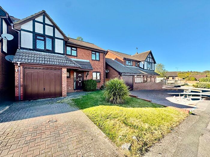 4 Bedroom Detached House For Sale In Emmer Green, Wigmore, Luton, Bedfordshire, LU2