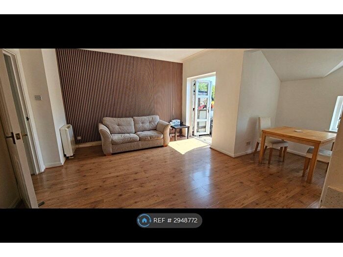 2 Bedroom Flat To Rent In Central Park Road, East Ham, E6