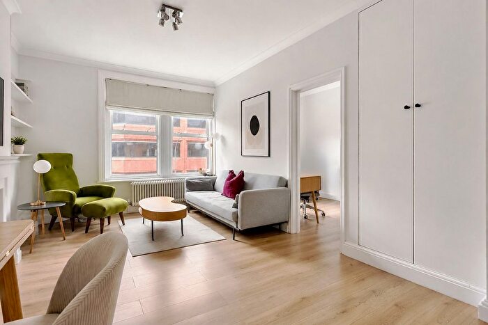 2 Bedroom Flat For Sale In Uxbridge Road, London, W12