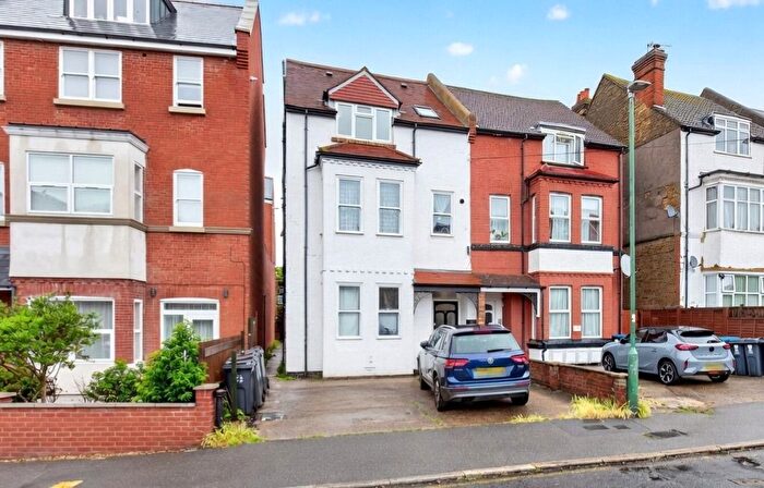 2 Bedroom Flat For Sale In Manorgate Road, Kingston Upon Thames, KT2