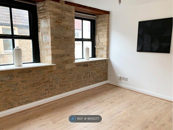 1 Bedroom Flat To Rent In Vicarage Street, Frome, BA11