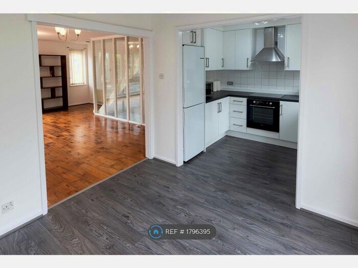 3 Bedroom Terraced House To Rent In Turnpike Link, Croydon, CR0