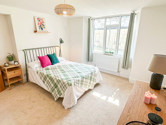 10 Bedroom End Of Terrace House To Rent In Evelyn Place, Plymouth, PL4