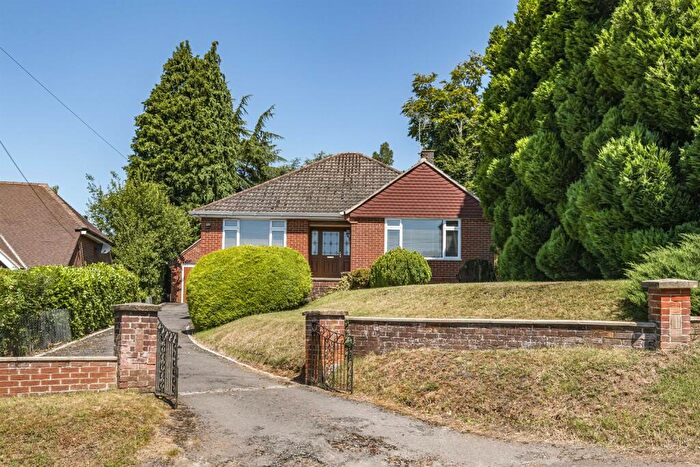3 Bedroom Bungalow For Sale In Gravel Hill, Emmer Green, Reading, RG4