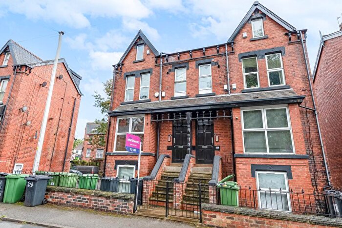 1 Bedroom Flat To Rent In Brookfield Avenue, Leeds, LS8