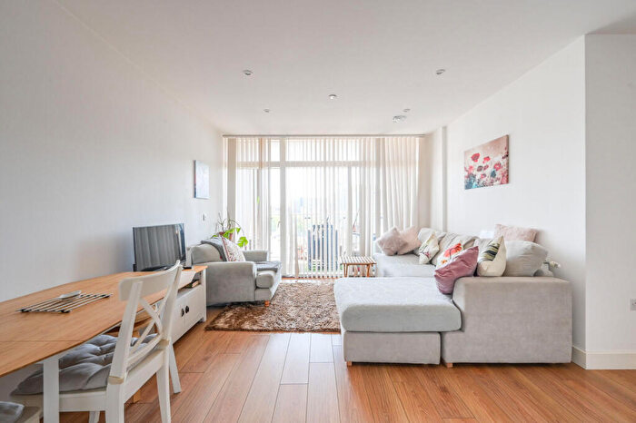 1 Bedroom Flat To Rent In Pomfret Place, , Docklands, London, E14