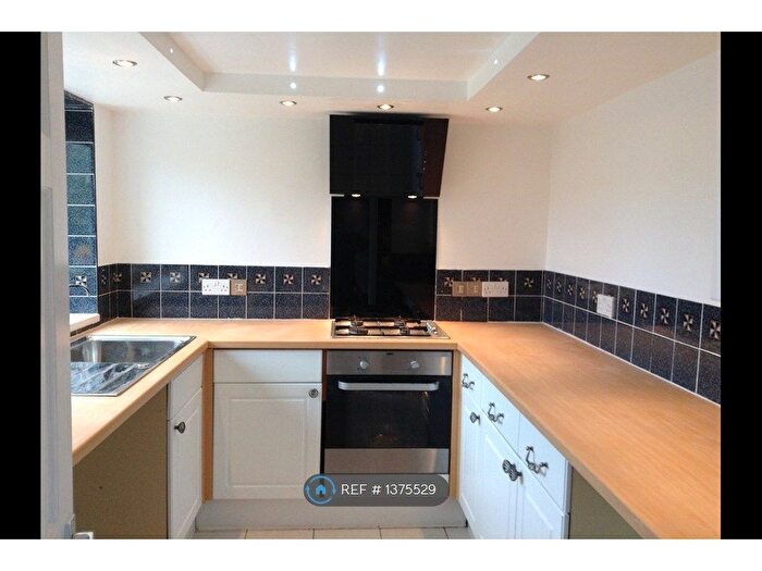 2 Bedroom Flat To Rent In Garden Chatsworth Road, Torquay, TQ1