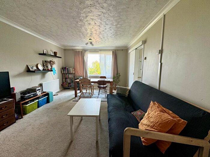2 Bedroom Maisonette To Rent In Oakleigh Crescent, Whetstone, N20