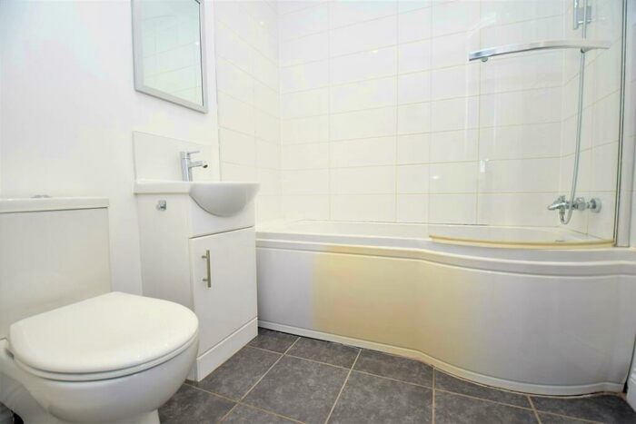 2 Bedroom End Of Terrace House To Rent In Eastwoodbury Lane, Southend-On-Sea, SS2