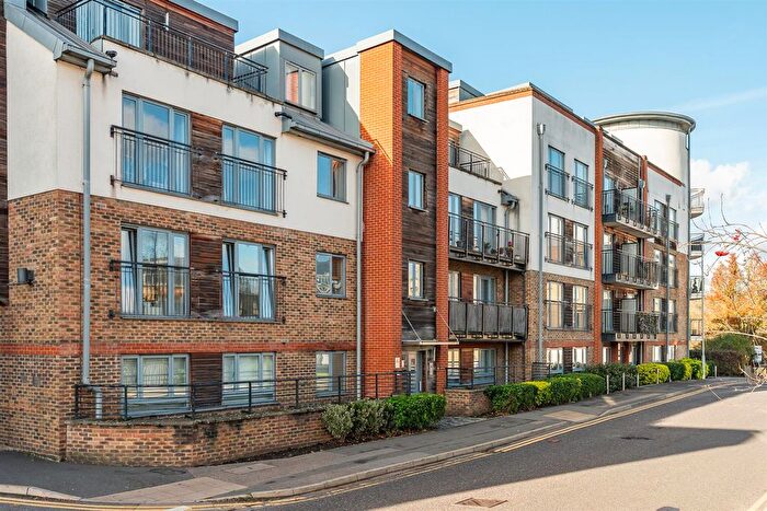 2 Bedroom Flat For Sale In The Waterfront, Hertford, SG14