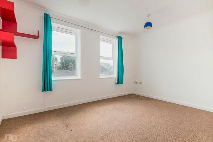 1 Bedroom Flat To Rent In Dairy Farm Place, Peckham, London, SE15