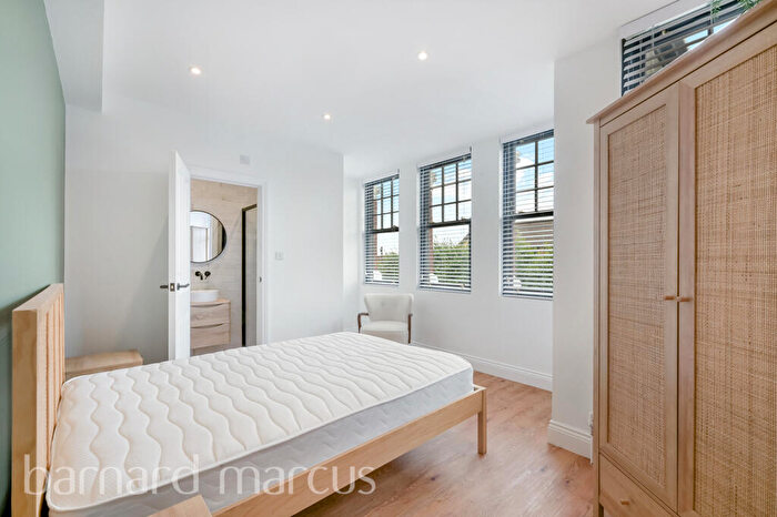 2 Bedroom Apartment To Rent In Friern Park, London, N12