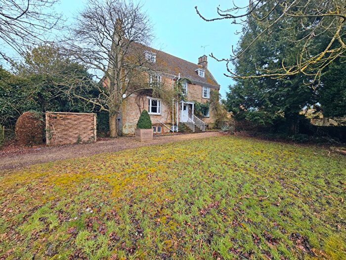 4 Bedroom Country House For Sale In Brackley Road, Greatworth, OX17