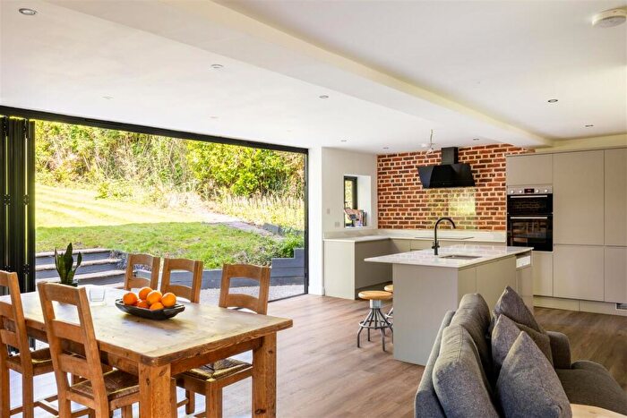 4 Bedroom Detached House For Sale In Carlton Green, Redhill, RH1