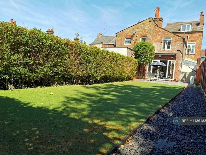 5 Bedroom Terraced House To Rent In Dale Grove, London, N12