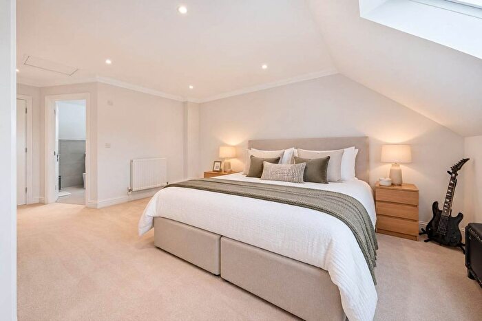 4 Bedroom Property For Sale In Hampton Close, Borehamwood, WD6