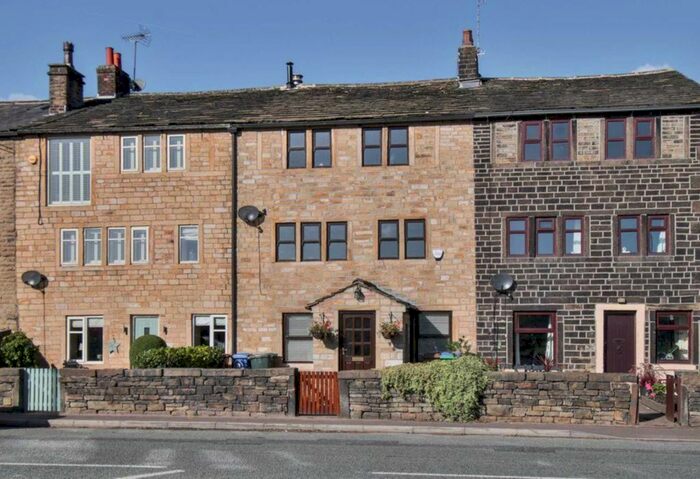 4 Bedroom Terraced House To Rent In New Road, Littleborough, OL15