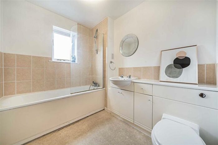 1 Bedroom Flat For Sale In Farrow Lane, London, SE14