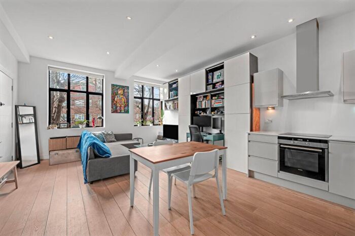 1 Bedroom Flat For Sale In Grafton Road, Kentish Town, NW5